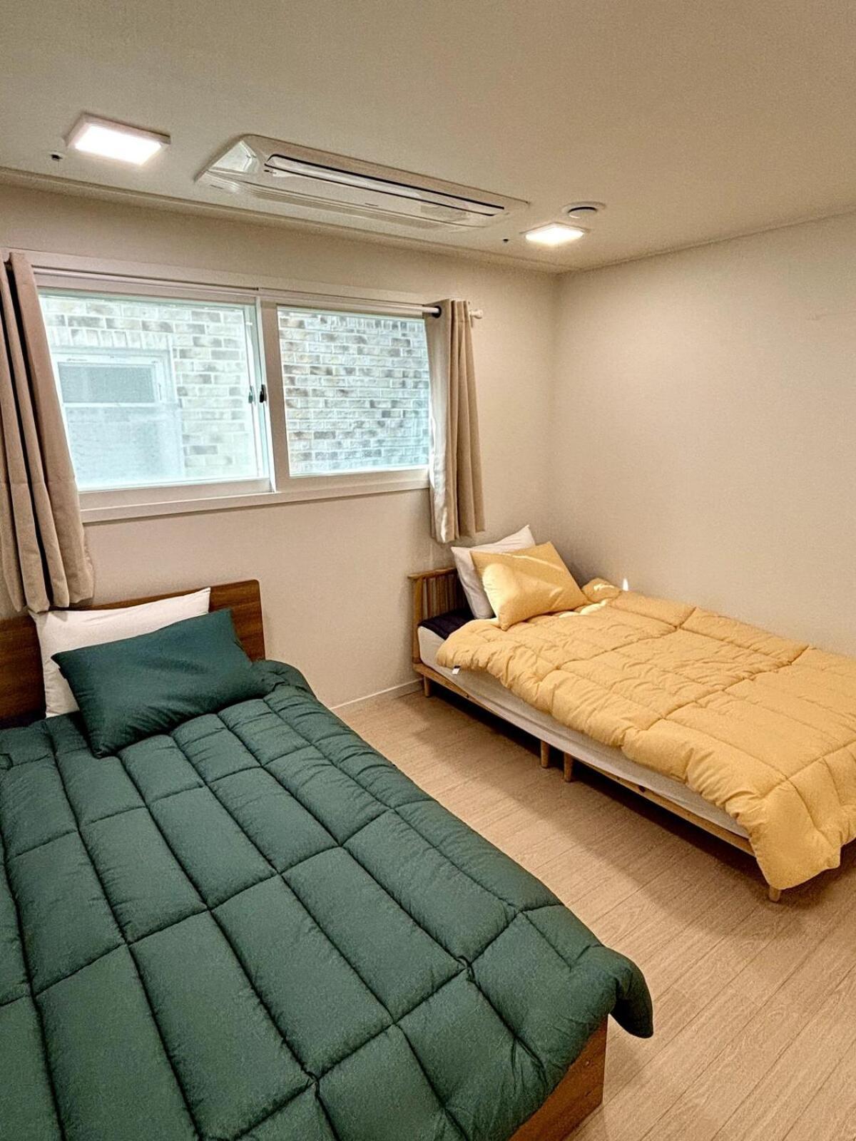 Near Gocheok Dome, 2 Rooms, 2 Supersingle Beds, 4 People