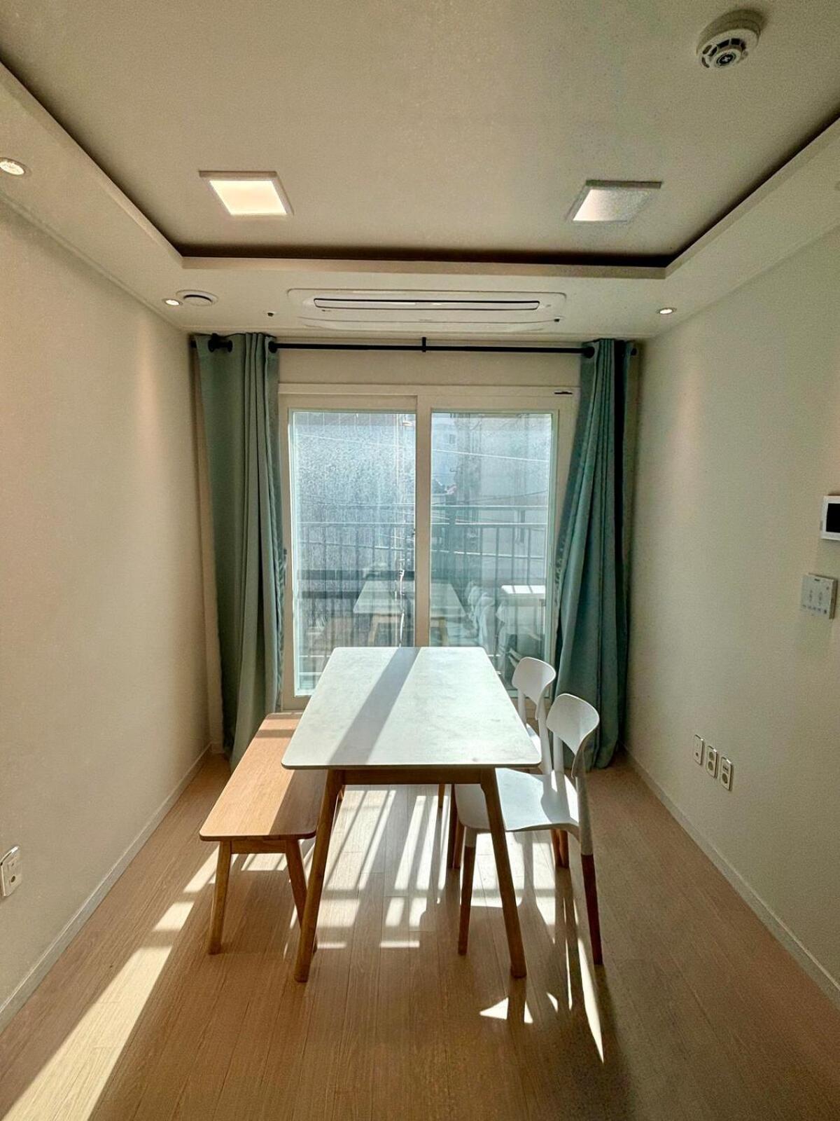 Near Gocheok Dome, 2 Rooms, 2 Supersingle Beds, 4 People Seoul